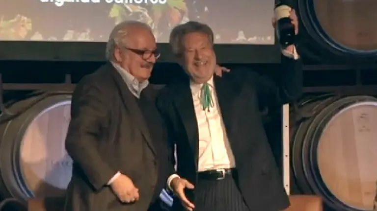 Luis del Val recoge el I Premio de Novela Solar de Samaniego. ElCorreo.tv