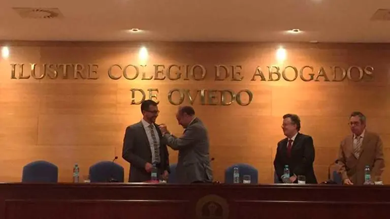 Un-profesor-de-la-UPNA-ingresa-en-la-Real-Academia-Asturiana-de-Jurisprudencia