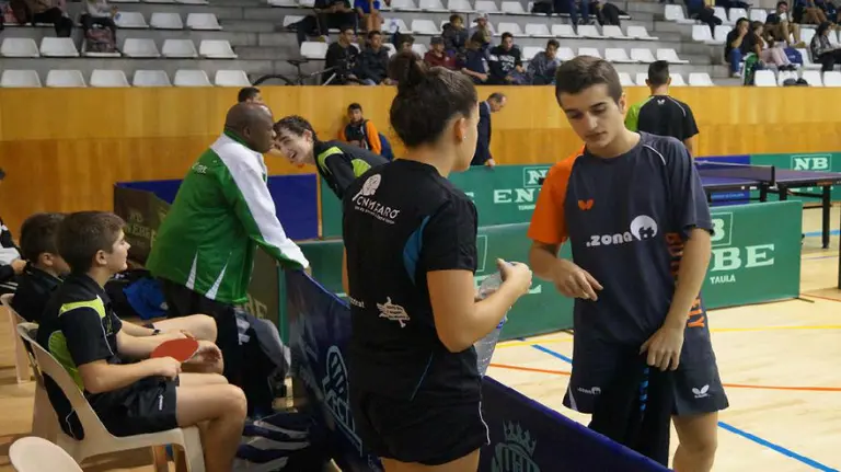 Partido de Oberena tenis de mesa.