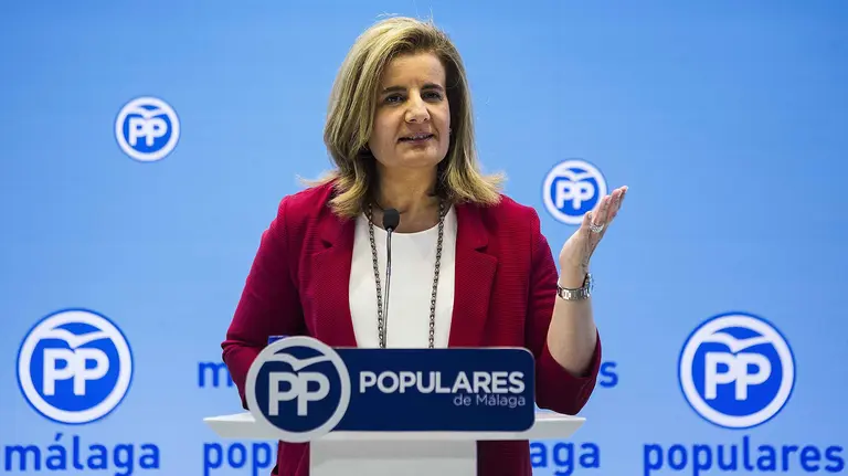 GRA485. MÁLAGA, 28/10/2015.- La ministra de Empleo y Seguridad Social, Fátima Báñez, durante su intervención en un acto público esta tarde en la sede del PP de Málaga. EFE/Jorge Zapata.