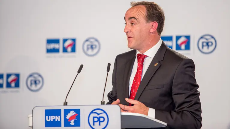 Mariano Rajoy y José Javier Esparza firman el pacto UPN-PP para las próximas elecciones generales. IÑIGO ALZUGARAY. -20