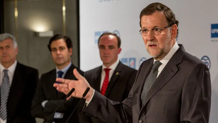 Mariano Rajoy y José Javier Esparza firman el pacto UPN-PP para las próximas elecciones generales. IÑIGO ALZUGARAY. -39