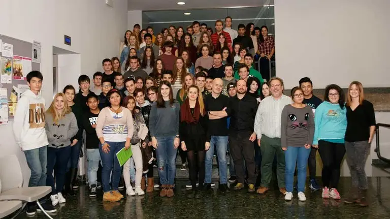 Corresponsales de informativos en la Casa de la Juventud.