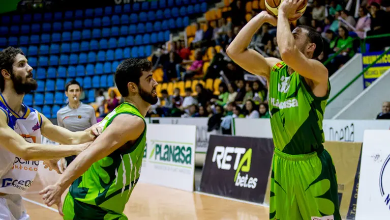 Partido del Planasa Navarra contra Cocinas.com en el pabellón Anaitasuna. IÑIGO ALZUGARAY. -30
