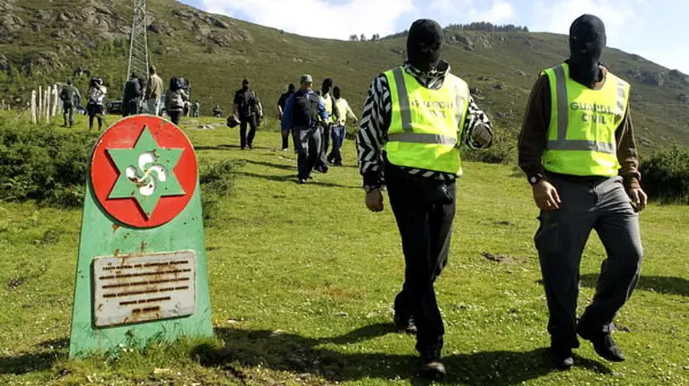Cinco organizadores detenidos por organizar un acto de caídos de ETA en el 'Bosque de Gudaris'. /EFE
