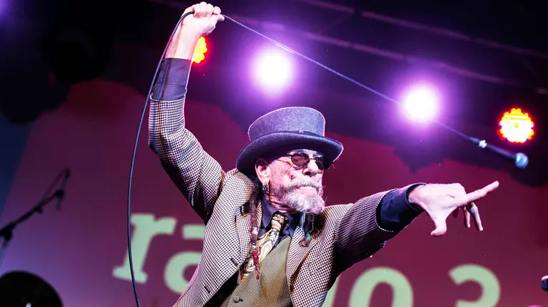 GRA284. PAMPLONA, 07/11/2015.- Actuacion de &#34;El Drogas&#34; dentro de la fiesta celebrada por Radio 3 en Pamplona con los artistas más destacados de Navarra. EFE/Daniel Fernandez