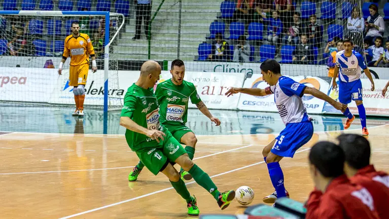Partido de fútbol sala entre Magna Gurpea y Jumilla FS en el pabellón Anaitasuna. IÑIGO ALZUGARAY. -3