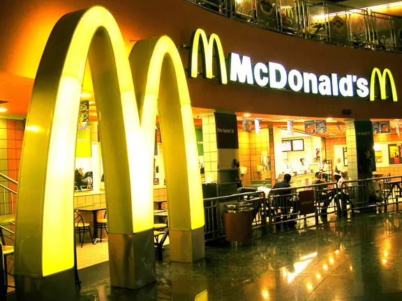 Un restaurante de MC Donalds.
