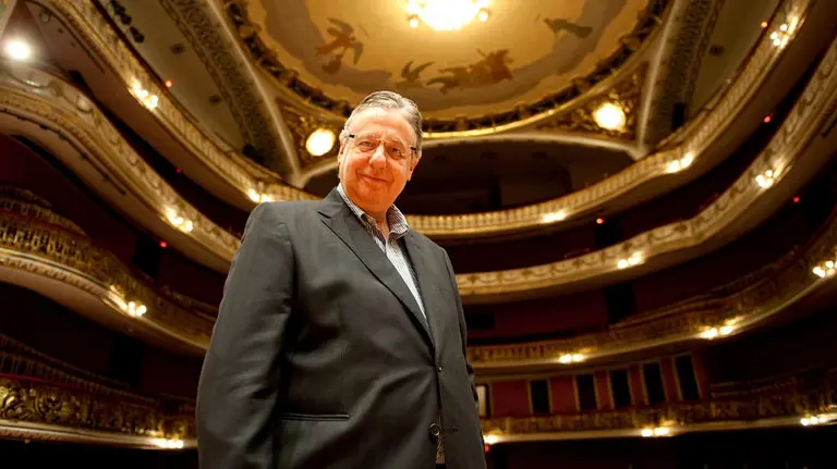 El director brasileño John Neschling.