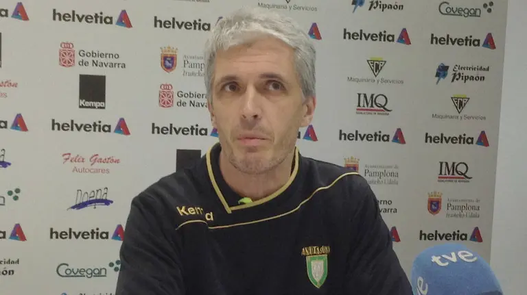 Juanto Apezetxea en rueda de prensa.