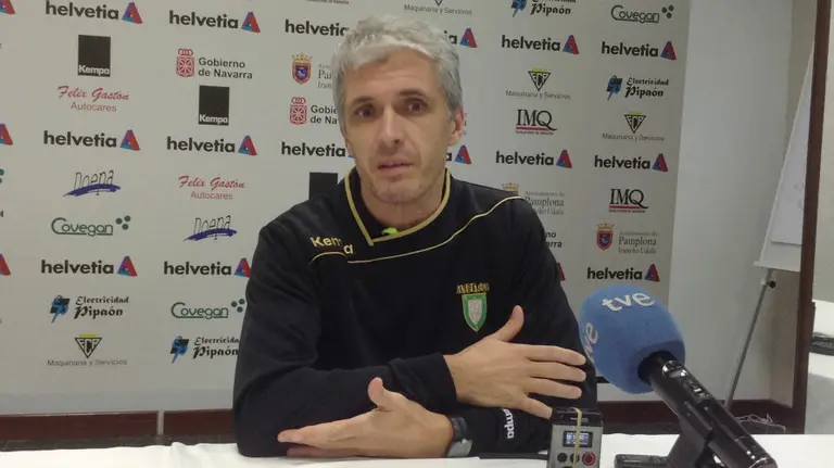 Juanto Apezetxea entren al Helvetia.