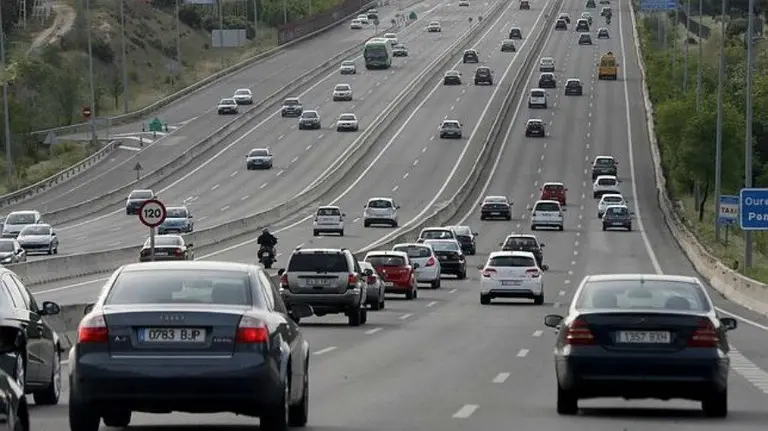 Tráfico por las carreteras españolas. EFE.