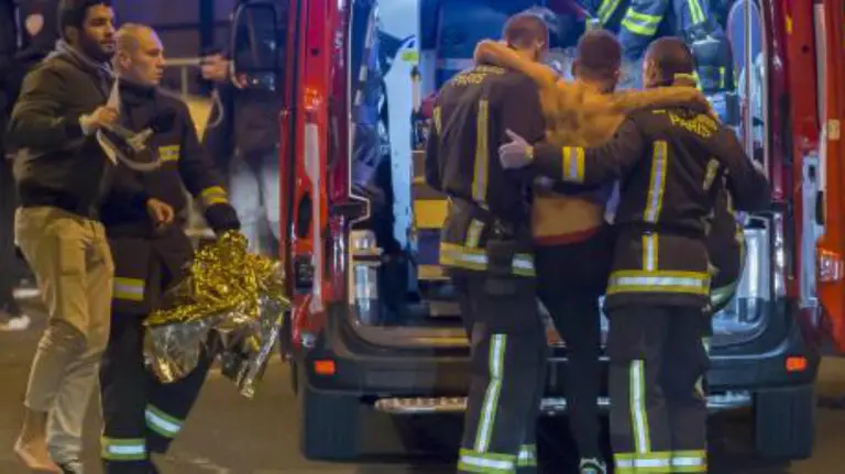 Heridos atendidos por los servicios m&eacute;dicos en Par&iacute;s.