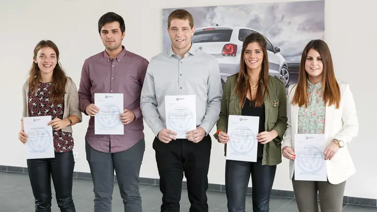 Gadea Corral, Asier Artero, Eneko Iriarte, Carlota Mateos y Sara Floristán, con sus diplomas.
