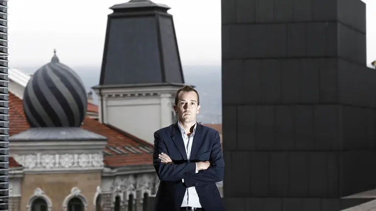 GRA077 PAMPLONA, 15/11/2015.- El director de Baluarte de Pamplona, Javier Lacunza, afronta su nueva etapa, tras ser ratificado en el cargo, convencido del "importante" esfuerzo hecho por diversificar en propuestas, espacios y formatos pero también de que todavía queda camino hasta que "todo el mundo tenga algo que encontrar aquí". EFE/Jesús Diges