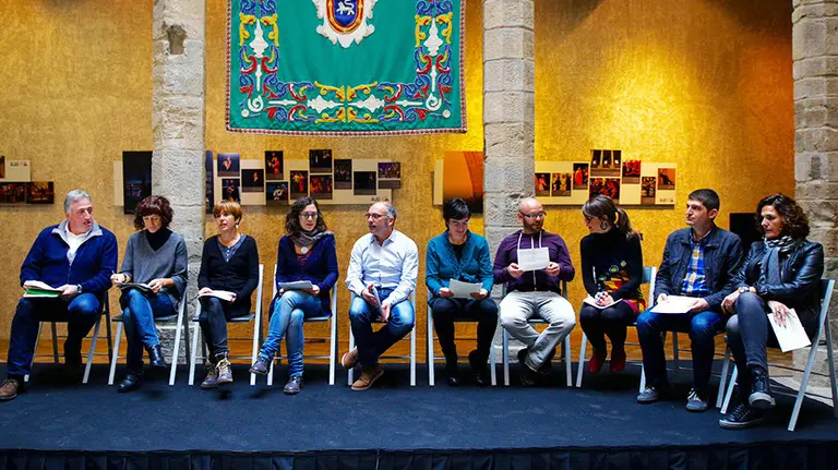 El alcalde de Pamplona y su equipo de gobierno durante la presentación de los presupuestos de Pamplona. ÍÑIGO ALZUGARAY