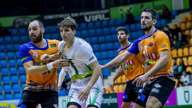 Chocarro. Partido de la liga Asobal entre el Helvetia Anaitasuna y BM Benidorm (28-32). IÑIGO ALZUGARAY-10