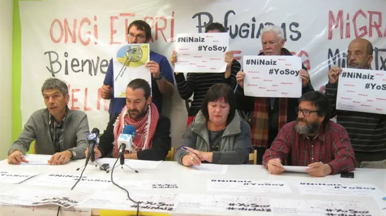 Colectivos navarros recogen ropa y alimentos para el campamento de refugiados de Calais (Francia).