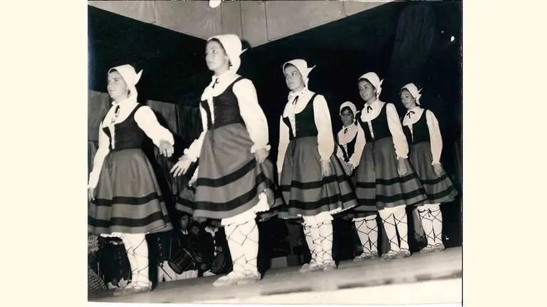 foto_dantzaris_mujeres_NY