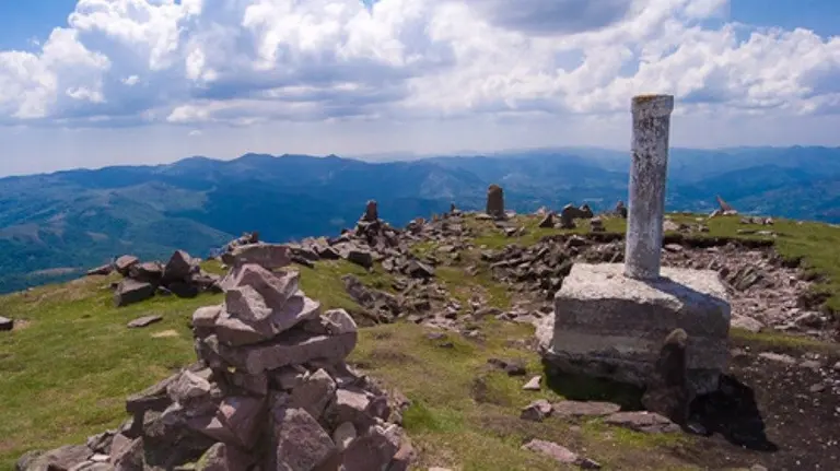 Vistas desde el monte Erratzu, Bazt&aacute;n.