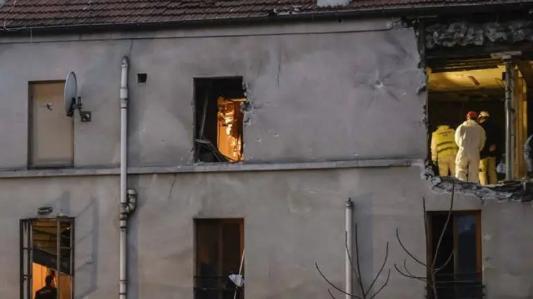 Estado en el que qued&oacute; el apartamento de los terroristas en Saint Denis. EFE.