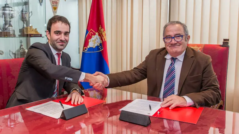 Acuerdo entre Kirolbet y Osasuna en el Sadar.