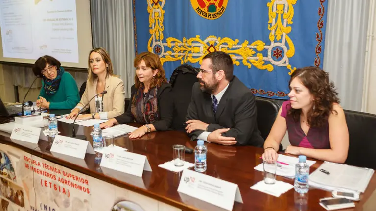 Soledad Barber, Leticia Jericó, Inés Olaizola, José Javier López e Itziar Garcés (de izda. a dcha.).