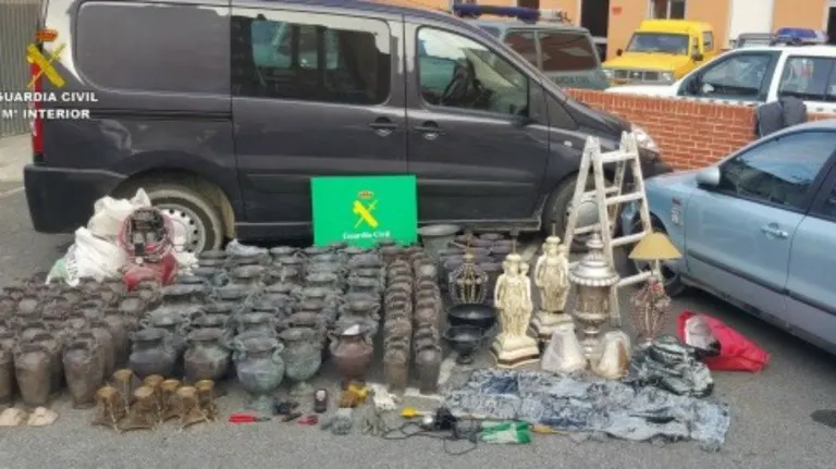 Objetos sustra&iacute;dos por parte de los acusados.