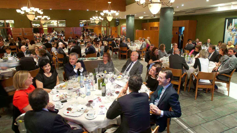 Vista de los participantes en la cena benéfica “Niños Contra el Cáncer”.