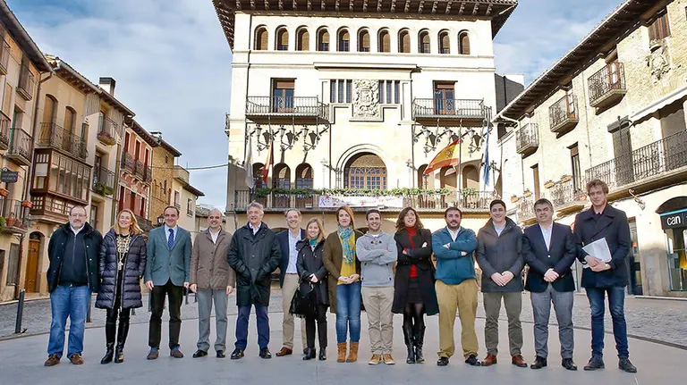 La mesa y junta del Parlamento se ha reunido hoy en Olite
