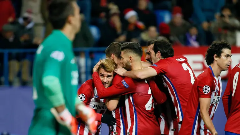 Los jugadores del At. Madrid celebran un gol en su estadio. Efe.