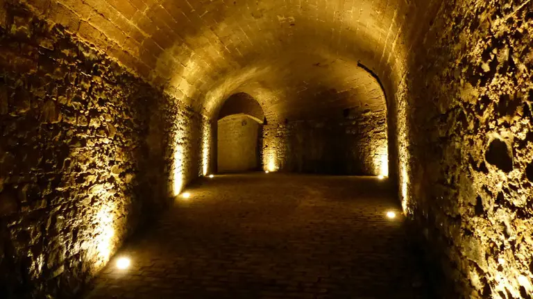 baluarte_labrit_caserna_iluminada