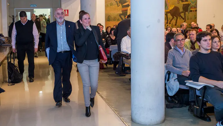 Uxue Barkos, presidenta de Navarra,  y José Luis Mendoza, el consejero de Educación,  mantienen un encuentro con directores de centros educativos que tienen implantado el Programa  (5)