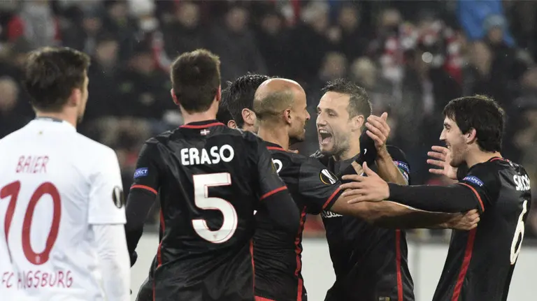 Los jugadores del Athletic celebran la victoria en Alemania. Efe.