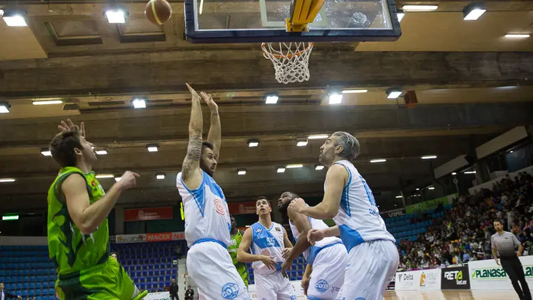 Partido entre el Planasa Navarra y el Ourense Provincia Termal (89-79). IÑIGO ALZUGARAY.-8