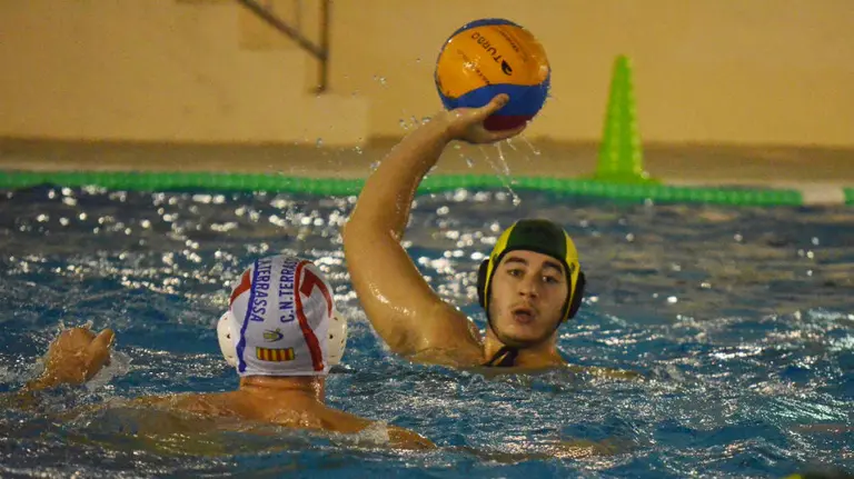 Jugada de ataque del Waterpolo Navarra.
