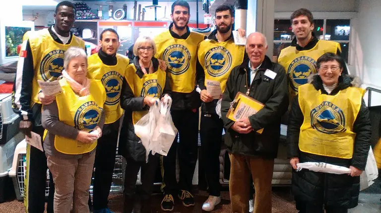 Jugadores del Planasa y el Banco de Alimentos, 2.