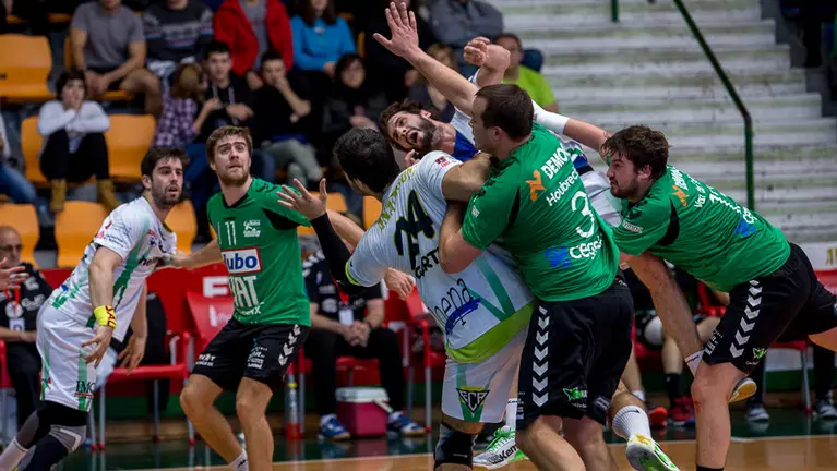 Helvetia Anaitasuna se clasifica para la fase de grupos de la Copa EHF pese a perder el partido de vuelta contra el Hubo Initia Hasselt (24-26). IÑIGO ALZUGARAY-7