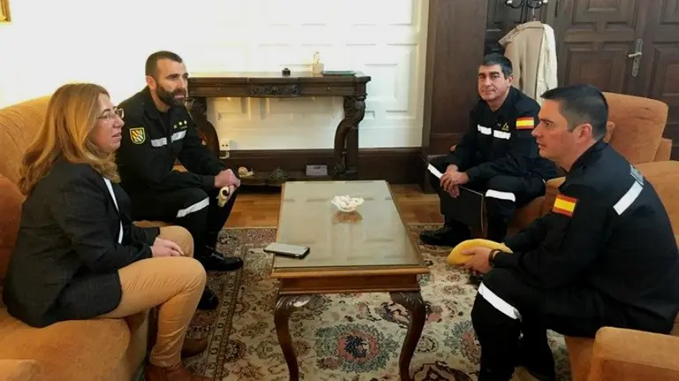 La delegada del Gobierno en Navarra, Carmen Alba con el IV Batallón de Intervención en Emergencias de la Unidad Militar de Emer