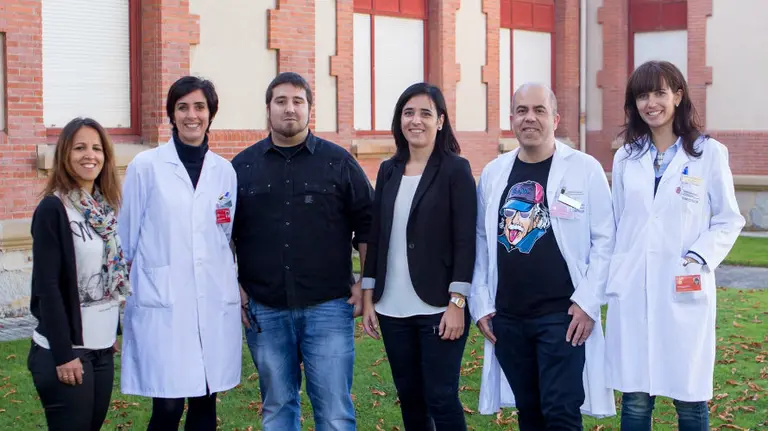 De izq. a dcha., Soto, Schulz, Llorente, San Martín, Hernández y Picó, en el Complejo Hospitalario de Navarra.