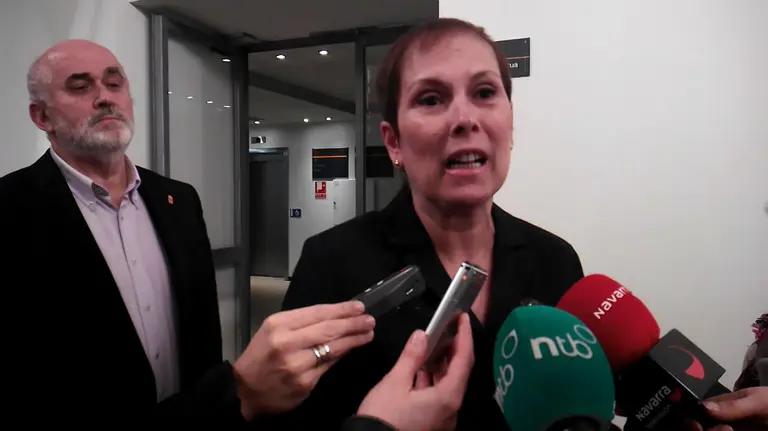 Barkos atiende a los medios antes de la reunión con las Apymas.