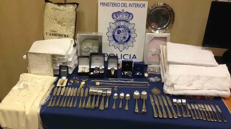 Joyas y artículos sustraidos. Policía Nacional.