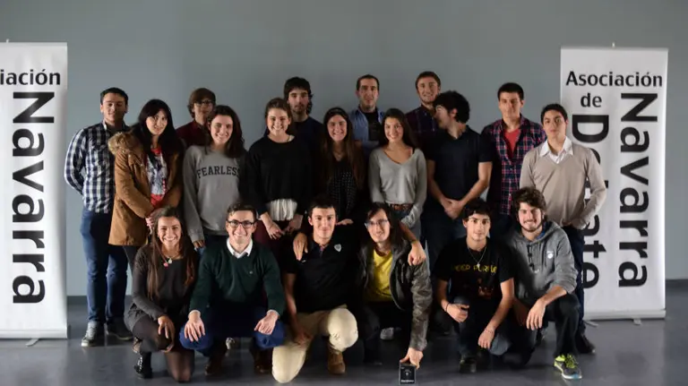 Participantes y jurado posan tras la final.