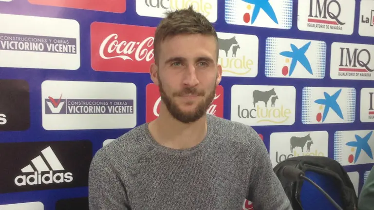 Oier Sanjurjo en rueda de prensa.