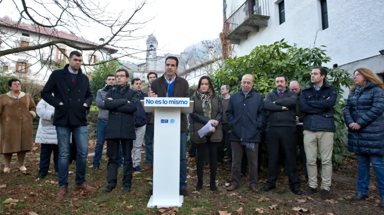 &Iacute;&ntilde;igo Alli en el acto de defensa de la Constituci&oacute;n.