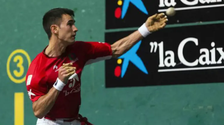 Mikel Urrutikoetxea en acción.