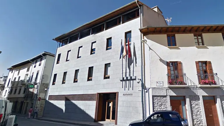 Imagen del edificio de los juzgados de Aoiz.