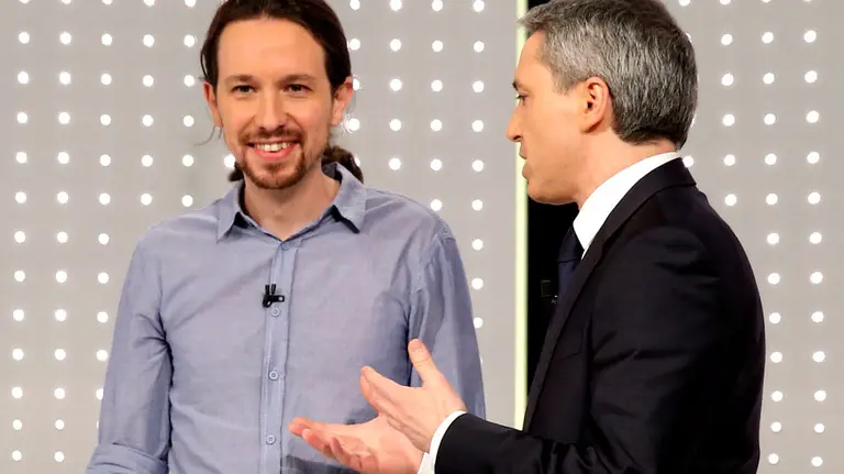 Pablo Iglesias conversa con Vicente Vallés. EFE