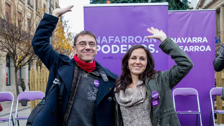 Acto electoral de Podemos con Juan Carlos Monedero en la Plaza del Castillo de Pamplona. IÑIGO ALZUGARAY-1