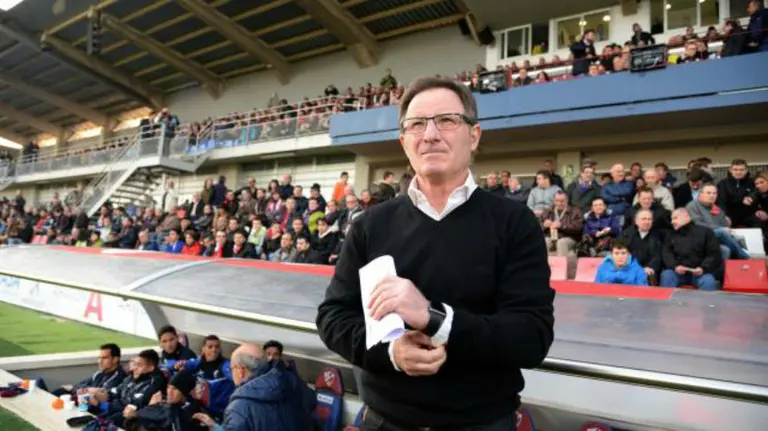 Anquela debutó con derrota en Alcoraz ante el Mirandés (1-2).